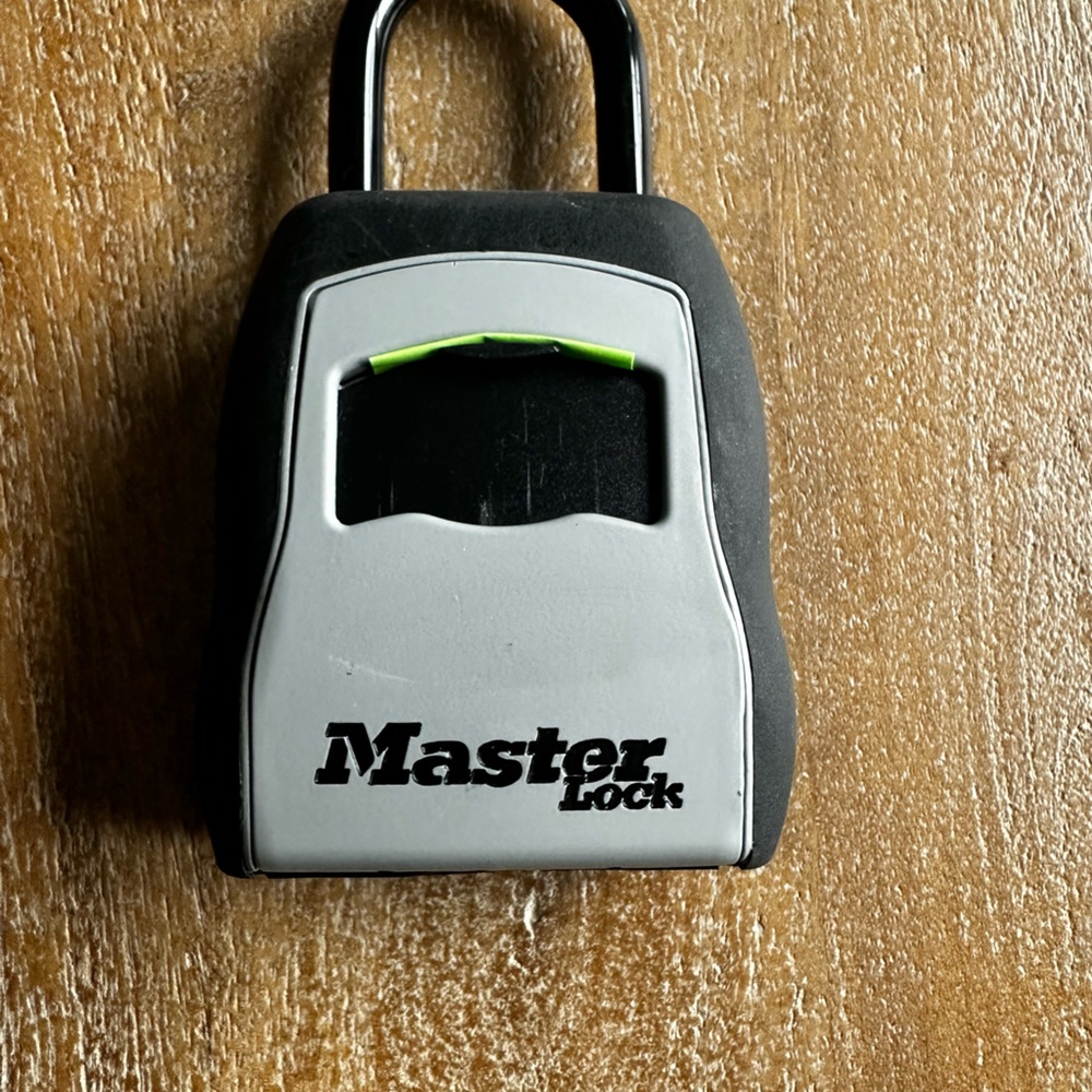 Master combination lock - Picture 2 of 2